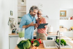 older couple making a smoothie 